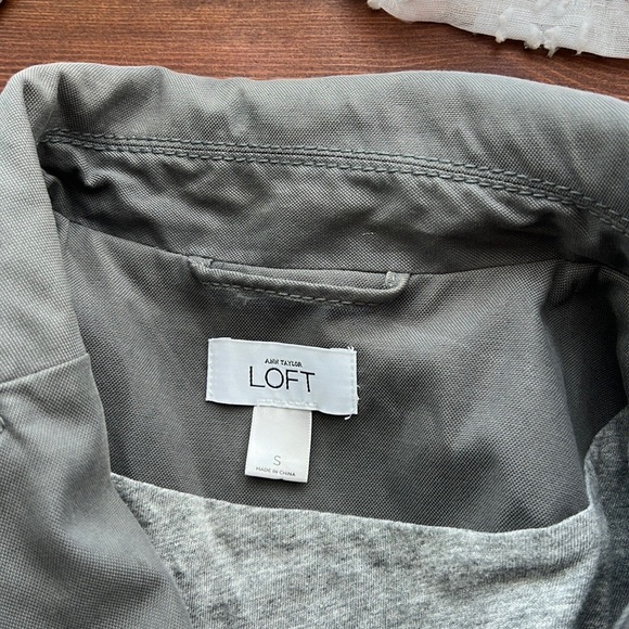 Women’s Gray Safari Jacket Size Small Large buttons Ann Taylor - Picture 6 of 9